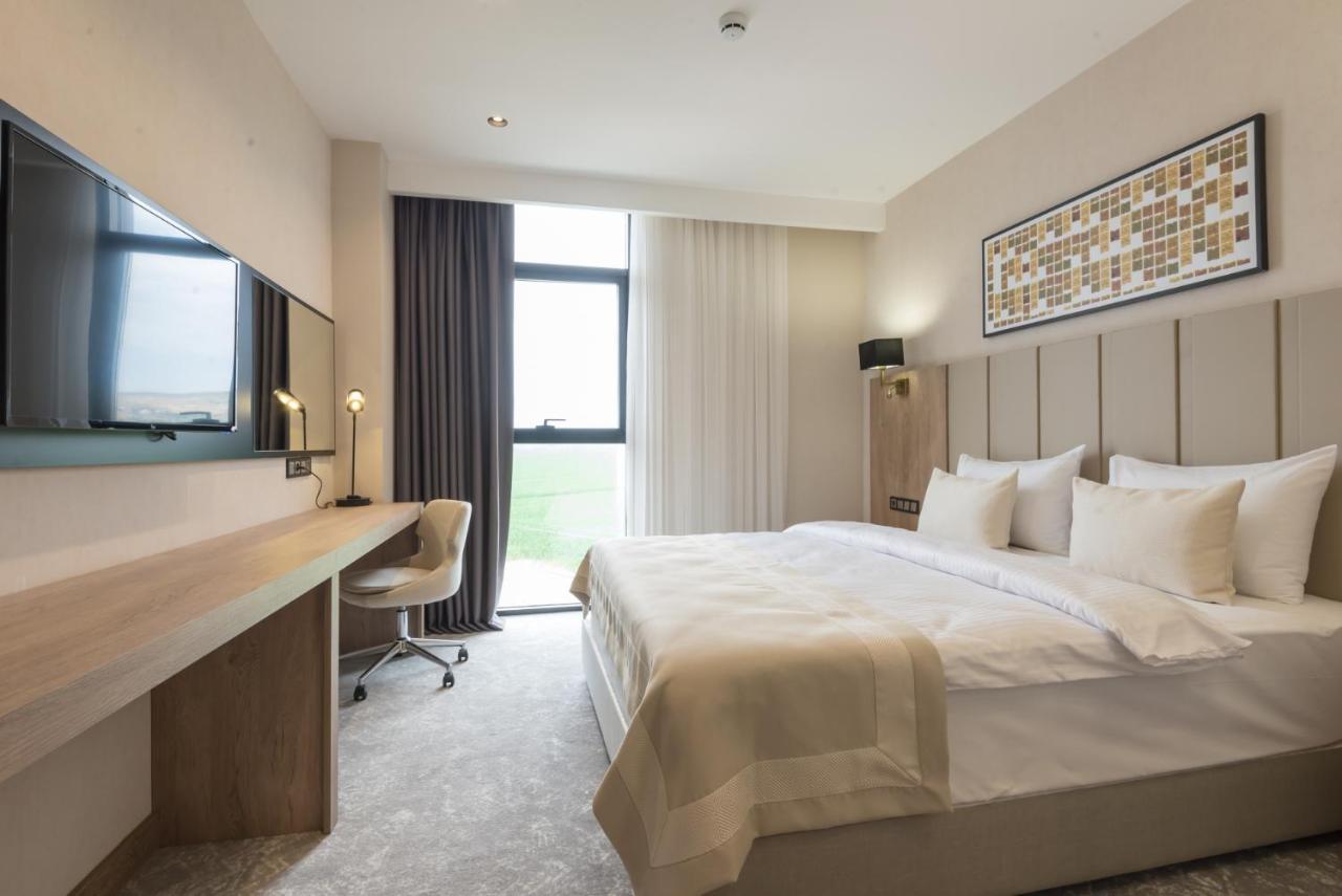 Hotel Ramada Plaza By Wyndham Batman Extérieur photo