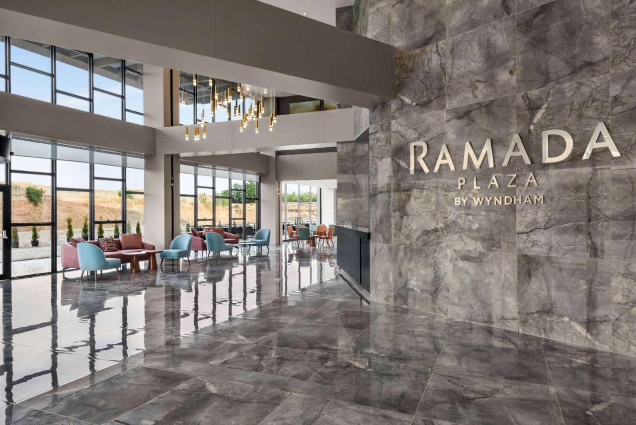 Hotel Ramada Plaza By Wyndham Batman Extérieur photo