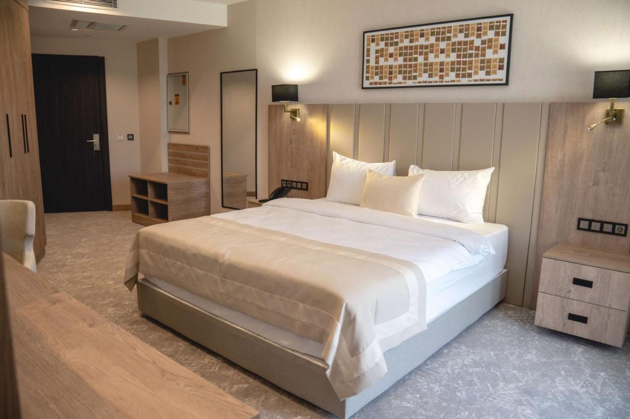 Hotel Ramada Plaza By Wyndham Batman Extérieur photo