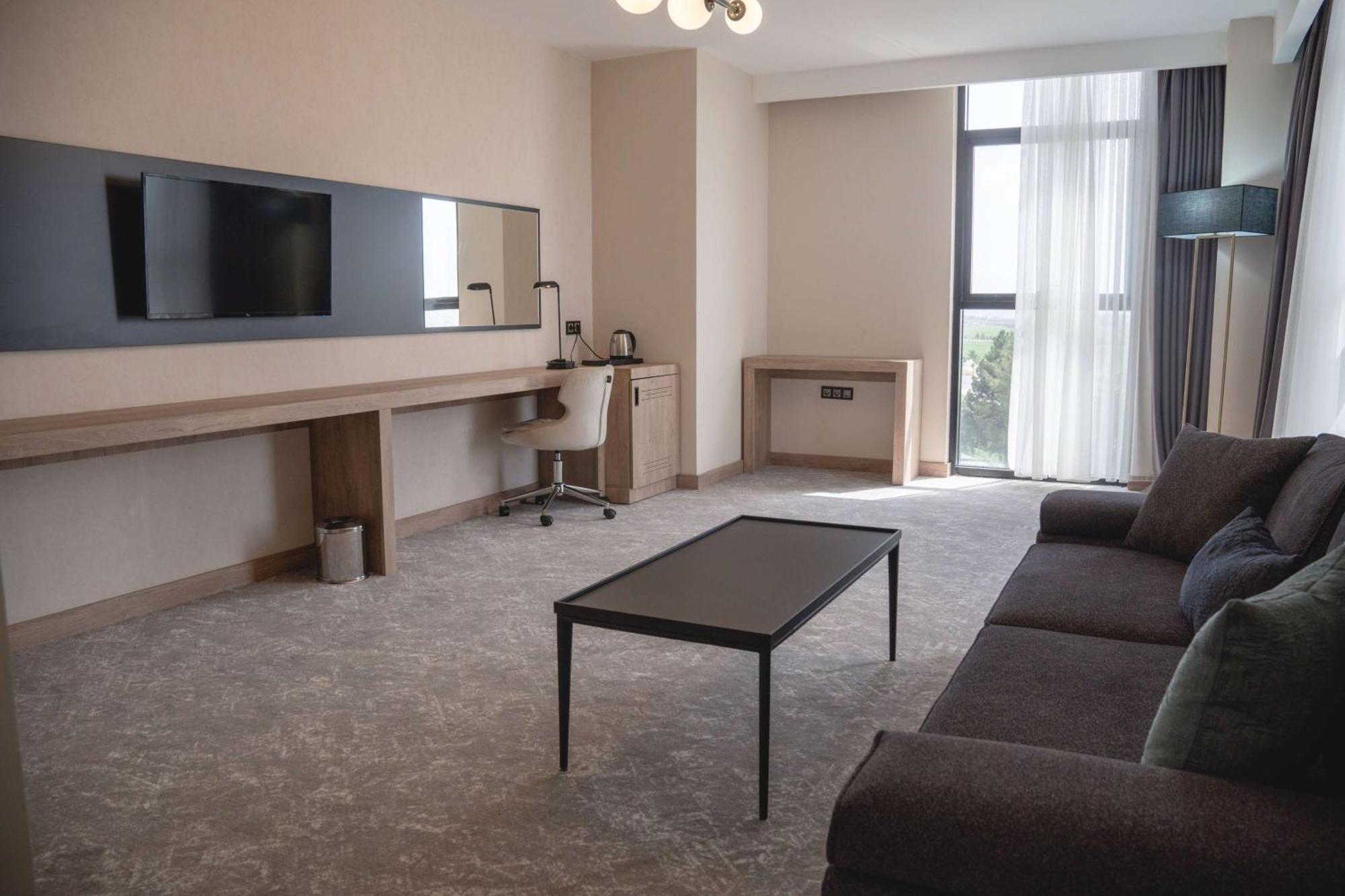 Hotel Ramada Plaza By Wyndham Batman Extérieur photo