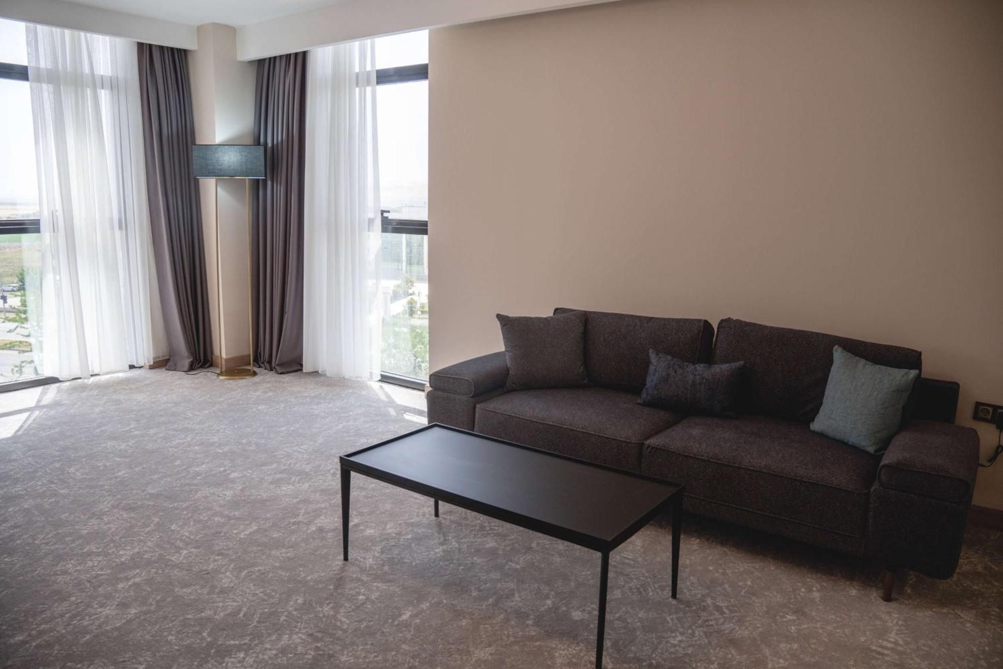 Hotel Ramada Plaza By Wyndham Batman Extérieur photo