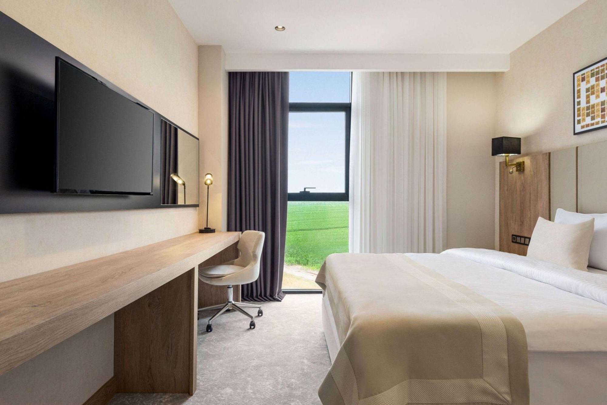 Hotel Ramada Plaza By Wyndham Batman Extérieur photo